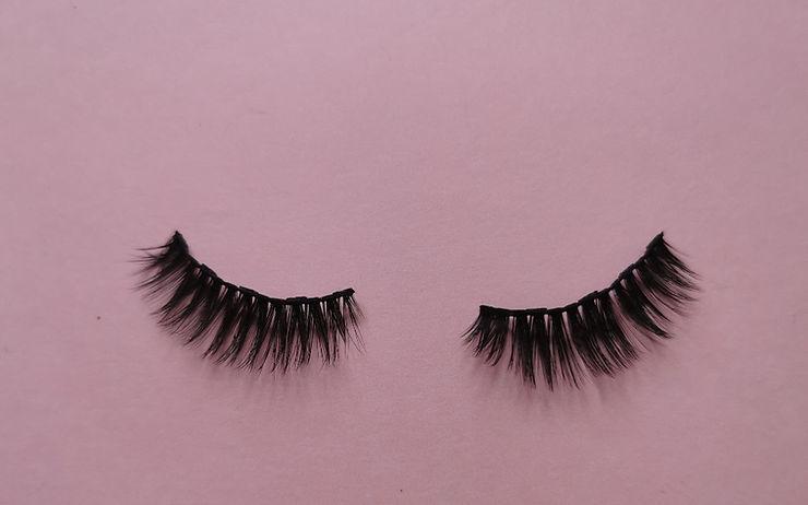 Cat Eye Look: Cutting False Eyelashes in Half and Placing Under Lash Line