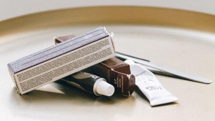 How to Fix False Lashes & Extend their Lifespan