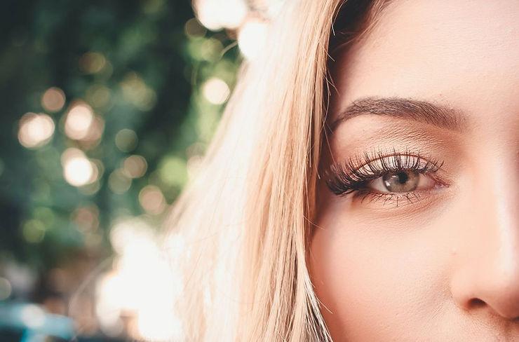 Pros and Cons of Different Eyelash Extension Styles