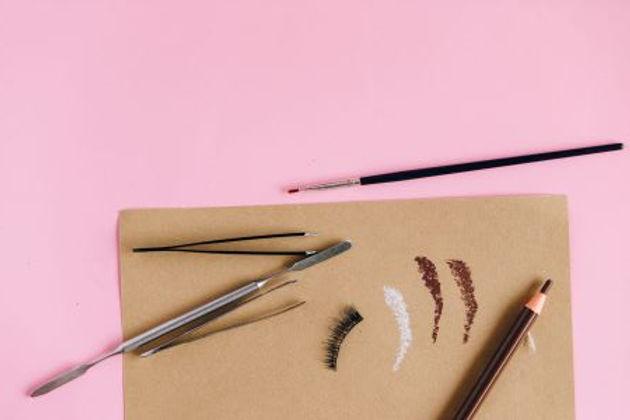 Sleeping in False Lashes: Potential Risks