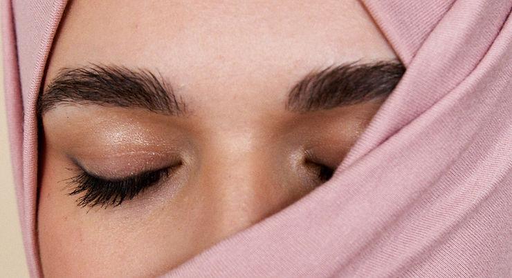 The Pros and Cons of Silk Eyelash Extensions for Lash Technicians