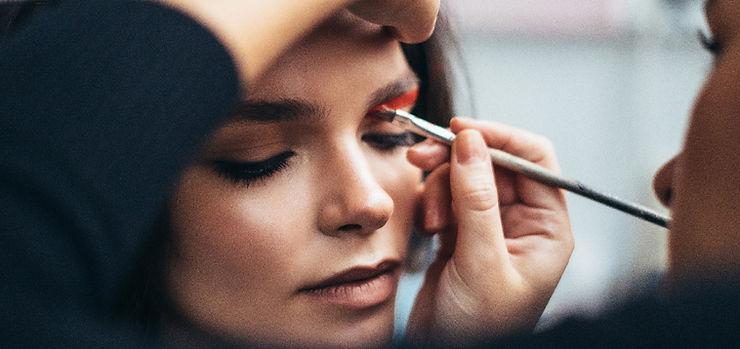 Tips for achieving natural-looking false eyelashes by cutting them in half