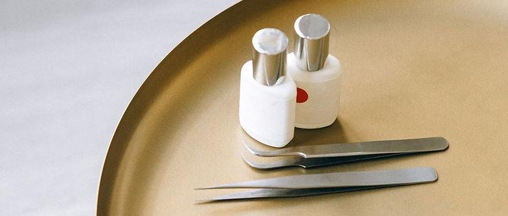 “Unlocking the Secret to Perfect Lashes: A Guide to the Many Types of Lash Tweezers”