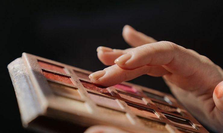 Warm Toned Eyeshadow Palette for a Sunkissed Effect