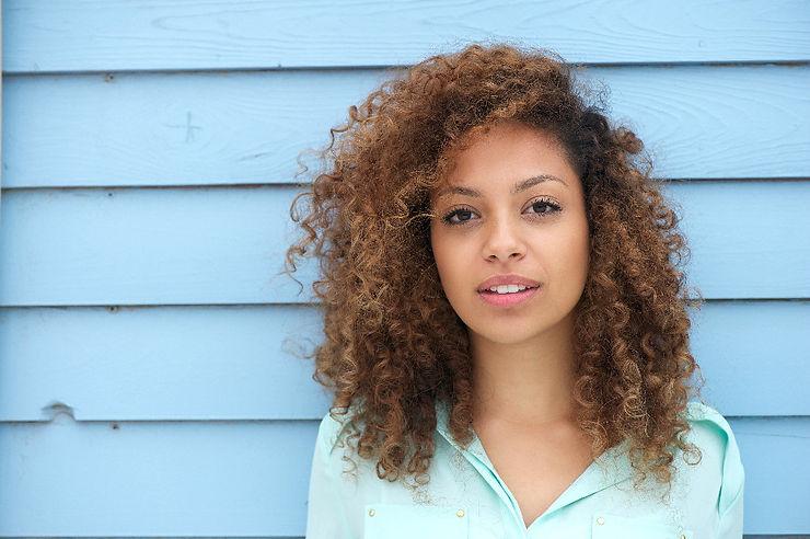 Why and When Should You Consider Cutting False Lashes in Half?